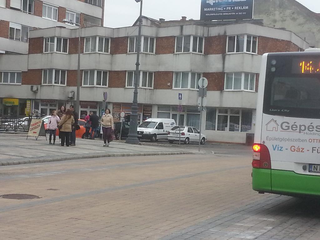 Szinva Apartman Miskolc Buitenkant foto
